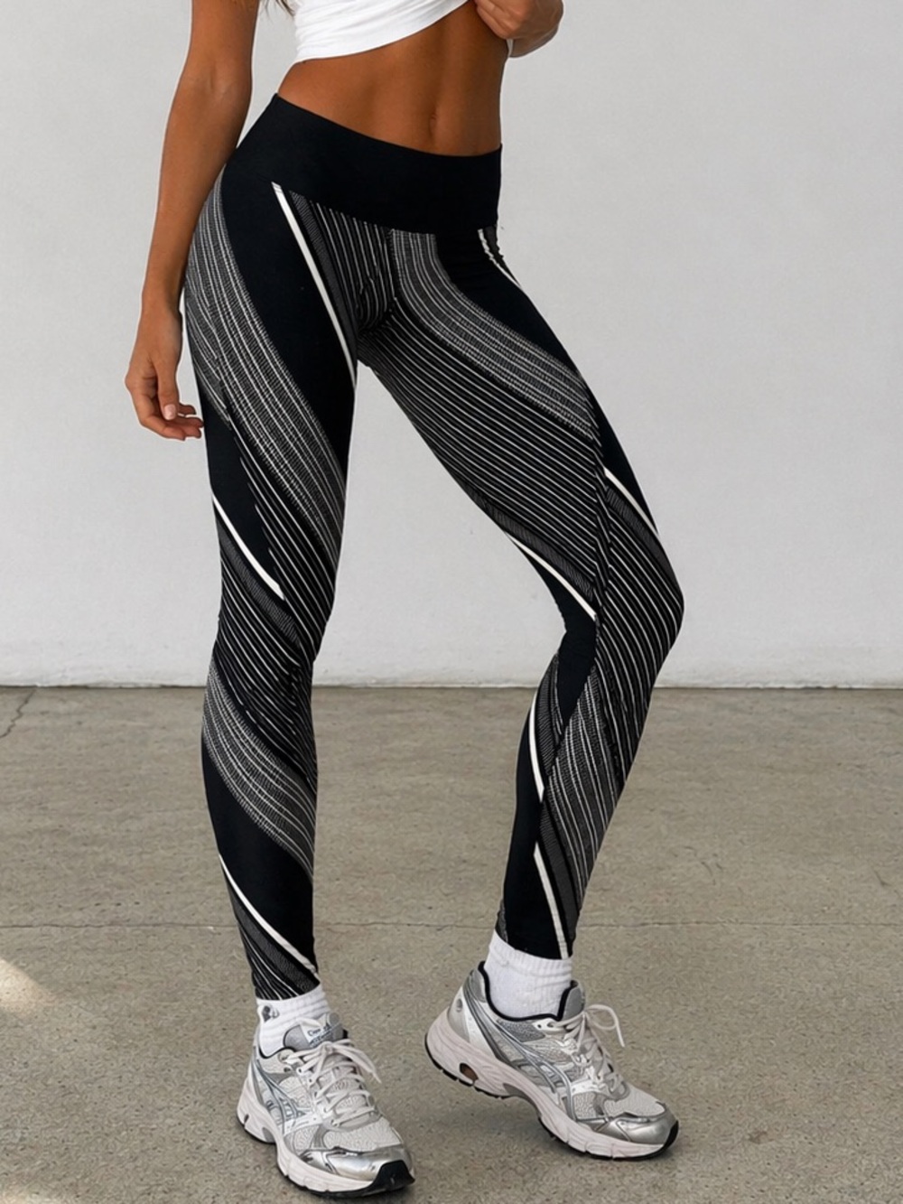 🖤KORAL Stripped Leggings Size XS